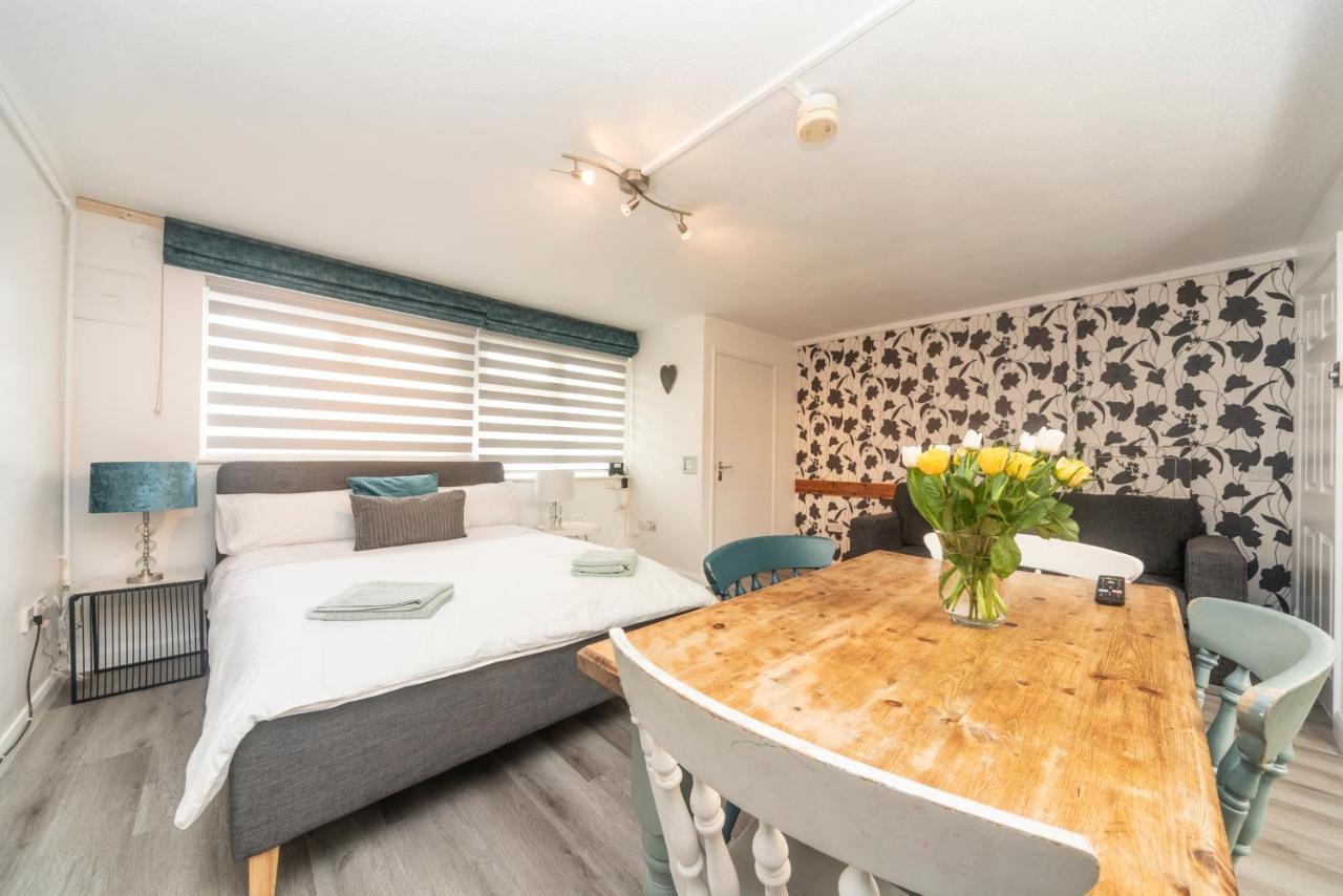 10 Boutique Studio Apartment Near Tube - Quiet Location Little Missenden Dış mekan fotoğraf