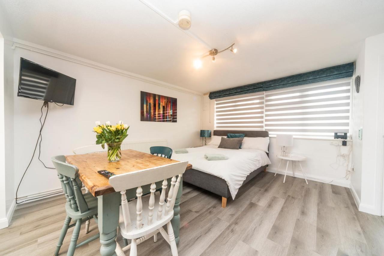 10 Boutique Studio Apartment Near Tube - Quiet Location Little Missenden Dış mekan fotoğraf