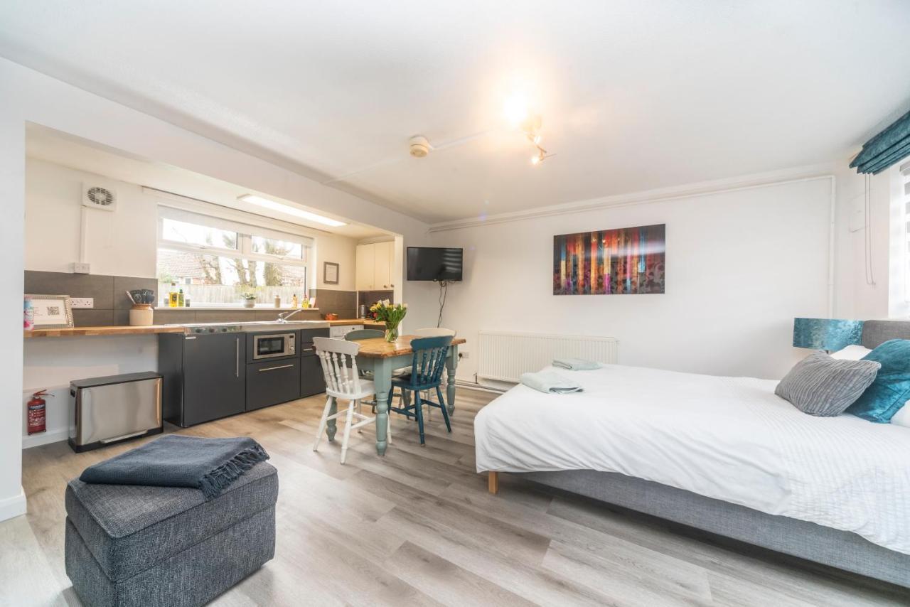 10 Boutique Studio Apartment Near Tube - Quiet Location Little Missenden Dış mekan fotoğraf
